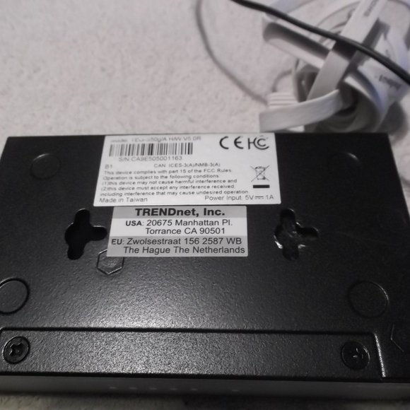 TRENDnet Green Net S/N CA0E505001163 Made In USA - Picture 3 of 5